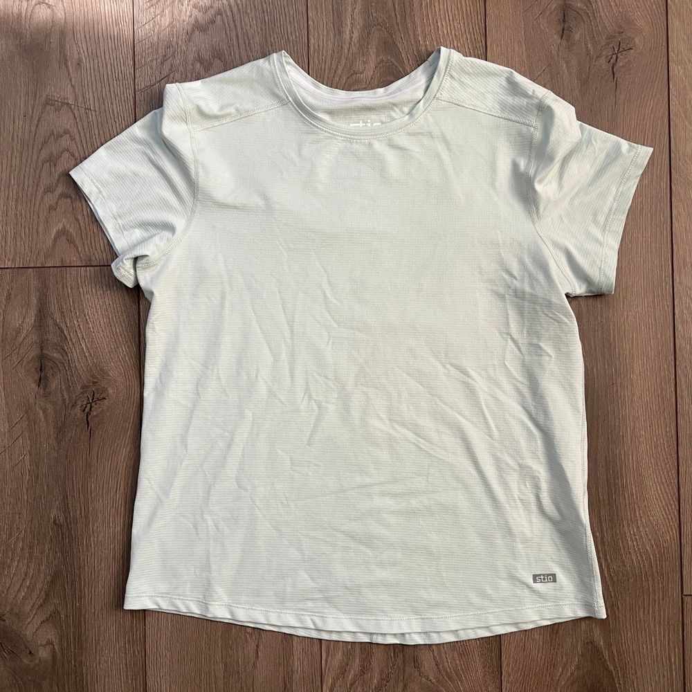 Stio Womens Divide Short Sleeve Tech Tee Sage Green Activewear Shirt Size M